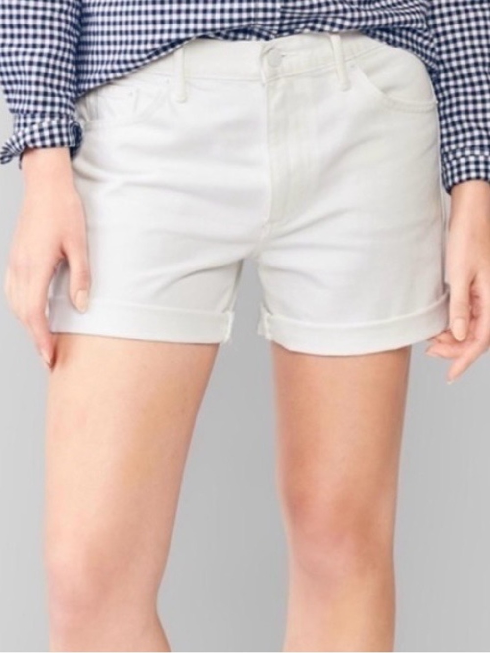 Gap sexy boyfriend white cuffed denim jeans Shorts. Size: 10